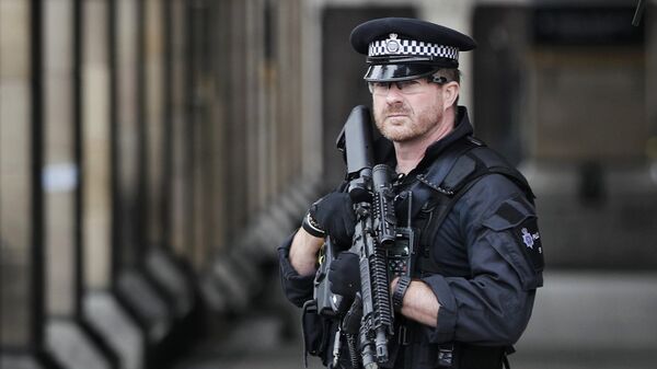 Armed police officers patrol outside Westminster underground station the morning after an attack in London, Britain, March 23, 2017. - Sputnik International