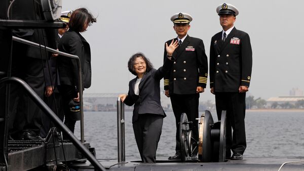 Taiwan President Tsai Ing-wen waves as she boards Hai Lung-class submarine (SS-794) during her visit to a navy base in Kaohsiung, Taiwan March 21, 2017. - Sputnik International