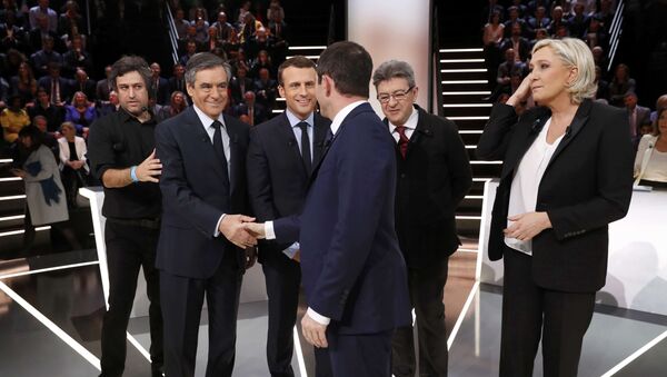 Candidates for the 2017 presidential election (LtoR) Francois Fillon, former French Prime Minister, member of the Republicans and candidate of the French centre-right, Emmanuel Macron, head of the political movement En Marche !, or Onwards !, Jean-Luc Melenchon of the French far left Parti de Gauche, Marine Le Pen, French National Front (FN) political party leader and Benoit Hamon of the French Socialist party (PS) pose before a debate organised by French private TV channel TF1 in Aubervilliers, outside Paris, France, March 20, 2017. - Sputnik International