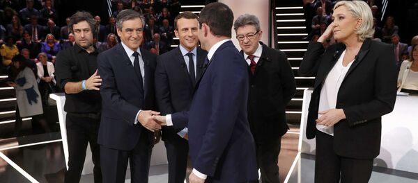 Candidates for the 2017 presidential election (LtoR) Francois Fillon, former French Prime Minister, member of the Republicans and candidate of the French centre-right, Emmanuel Macron, head of the political movement En Marche !, or Onwards !, Jean-Luc Melenchon of the French far left Parti de Gauche, Marine Le Pen, French National Front (FN) political party leader and Benoit Hamon of the French Socialist party (PS) pose before a debate organised by French private TV channel TF1 in Aubervilliers, outside Paris, France, March 20, 2017. Candidates for the 2017 presidential election (LtoR) Francois Fillon, former French Prime Minister, member of the Republicans and candidate of the French centre-right, Emmanuel Macron, head of the political movement En Marche !, or Onwards !, Jean-Luc Melenchon of the French far left Parti de Gauche, Marine Le Pen, French National Front (FN) political party leader and Benoit Hamon of the French Socialist party (PS) pose before a debate organised by French private TV channel TF1 in Aubervilliers, outside Paris, France, March 20, 2017. - Sputnik International