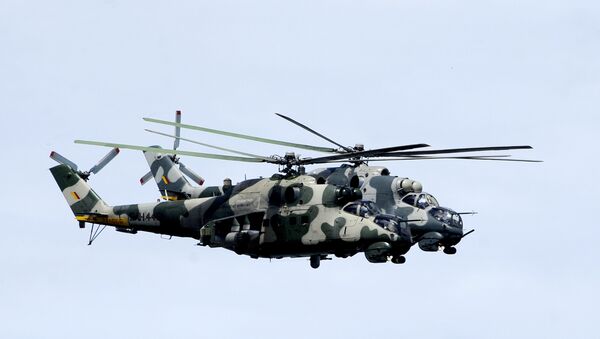 Sri Lankan Air Force pilots fly Mi-24 helicopter gunships during a passing out ceremony of 329 men and officers in the north-eastern town of Trincomalee on August 21, 2009 - Sputnik International