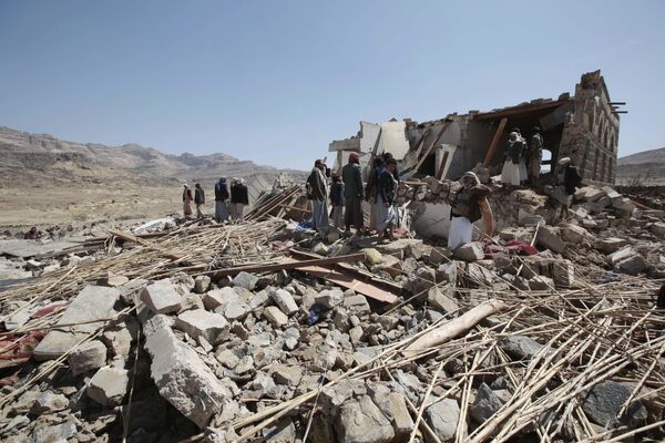 People inspect a house destroyed by a Saudi-led airstrike in the outskirts of Sanaa, Yemen, Thursday, Feb. 16, 2017 People inspect a house destroyed by a Saudi-led airstrike in the outskirts of Sanaa, Yemen, Thursday, Feb. 16, 2017 - Sputnik International