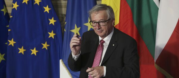 European Commission President Jean-Claude Juncker holds up a pen after signing document during the EU leaders meeting on the 60th anniversary of the Treaty of Rome, in Rome, Italy March 25, 2017 - Sputnik International