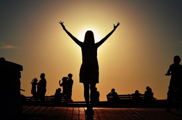 A young woman enjoys the dusk on Sevastopol's Primorsky Boulevard. A young woman enjoys the dusk on Sevastopol's Primorsky Boulevard. - Sputnik International