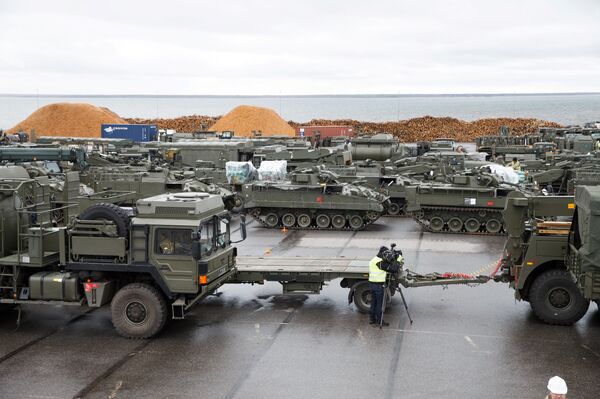 British tanks and military vehicles are unloaded at the port Estonian of Paldiski on March 22, 2017 British tanks and military vehicles are unloaded at the port Estonian of Paldiski on March 22, 2017 - Sputnik International
