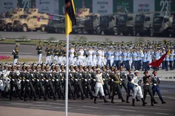 Chinese troops march during a Pakistan Day military parade in Islamabad on March 23, 2017 - Sputnik International