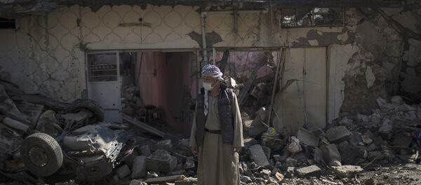 A man stands outside houses damaged during fights between Iraq security forces and Islamic State on the western side of Mosul, Iraq, Friday, March 24, 2017. A man stands outside houses damaged during fights between Iraq security forces and Islamic State on the western side of Mosul, Iraq, Friday, March 24, 2017. - Sputnik International