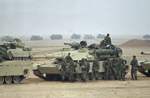 Troops from the Army’s 1st Infantry Division lean on an M1A1 Abrams main battle tank as a convoy passes in the background at an assembly point in afternoon on Sunday, Jan. 21, 1991 in Saudi Arabia. Troops from the 1st Infantry Division have taken up positions close to the border with Kuwait - Sputnik International