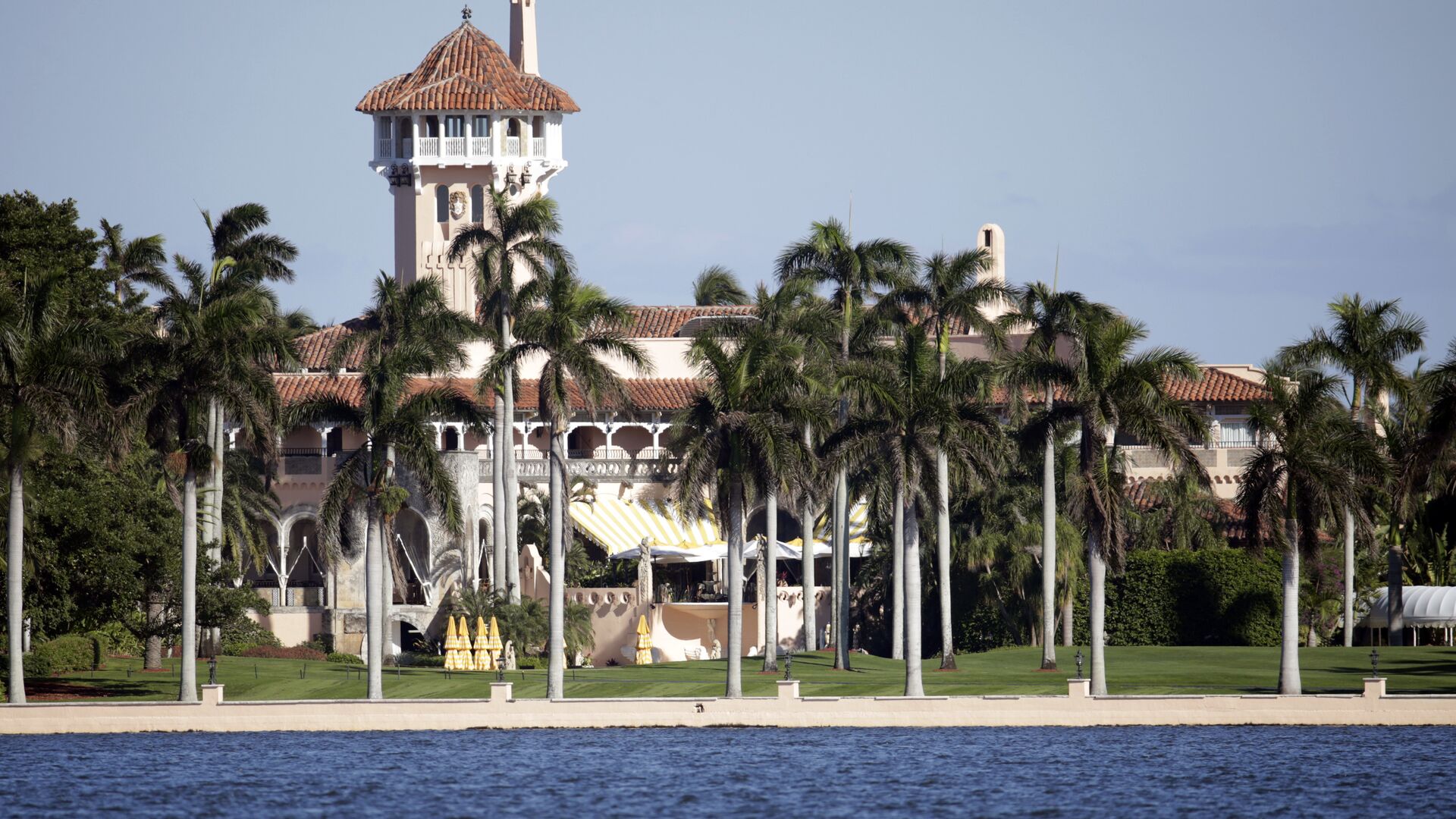 This Monday, Nov. 21, 2016, photo, shows the Mar-a-Lago resort owned by President-elect Donald Trump in Palm Beach, Fla. - Sputnik International, 1920, 08.08.2022