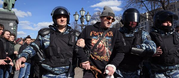 Police officers detain a participant in the unauthorized anti-corruption rally on Pushkinskaya Square in Moscow Police officers detain a participant in the unauthorized anti-corruption rally on Pushkinskaya Square in Moscow - Sputnik International