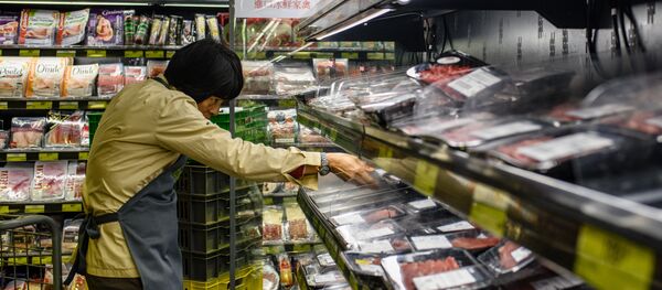This file photo taken on March 21, 2017 shows a member of staff clearing packs of imported meat from Brazil off the shelves of a supermarket in Hong Kong This file photo taken on March 21, 2017 shows a member of staff clearing packs of imported meat from Brazil off the shelves of a supermarket in Hong Kong - Sputnik International