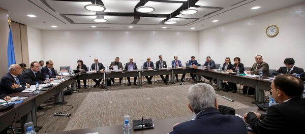 Deputy UN Special Envoy for Syria Ramzy Ezzeldin Ramzy and Syria's main opposition High Negotiations Committee (HNC) leader Nasr al-Hariri attend a round of negotiation during the Intra Syria talks at the European headquarters of the United Nations in Geneva, Switzerland, Monday, March 27, 2017 - Sputnik International