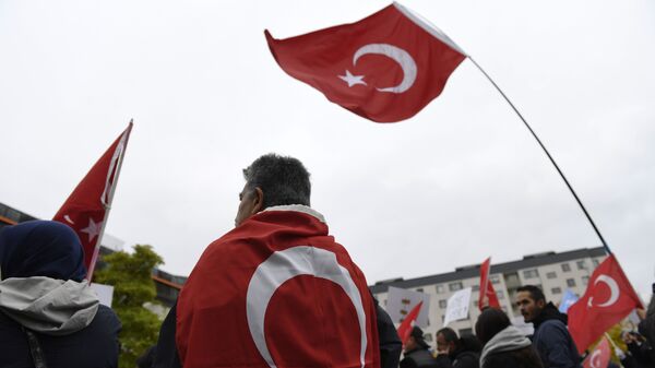 Protesters with Turkish flags gather outside the Bredangsskolan school in southern Stockholm, Sweden (file) - Sputnik International