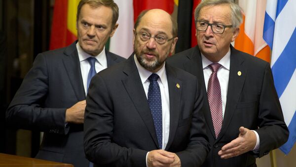 European Council President Donald Tusk, left, walks with European Parliament President Martin Schulz, center, and European Commission President Jean-Claude Juncker prior to an EU-Ukraine summit at the European Council building in Brussels on Thursday, Nov. 24, 2016. - Sputnik International