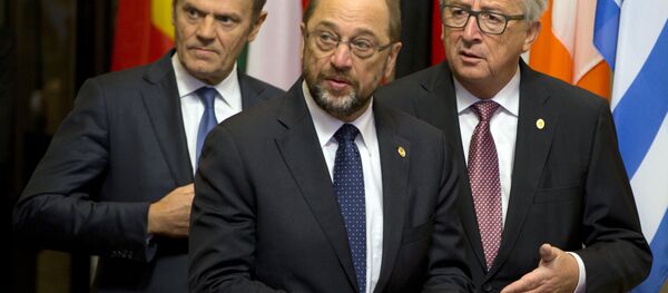 European Council President Donald Tusk, left, walks with European Parliament President Martin Schulz, center, and European Commission President Jean-Claude Juncker prior to an EU-Ukraine summit at the European Council building in Brussels on Thursday, Nov. 24, 2016. - Sputnik International
