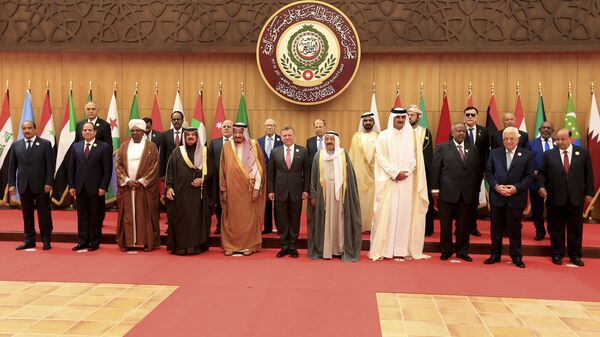 Twenty one kings, presidents and top officials from the Arab League summit pose for a group photo, at a gathering near the Dead Sea in Jordan - Sputnik International