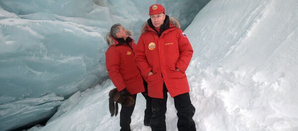 Russian President Vladimir Putin, foreground, and Defense Minister Sergei Shoigu, inspect a cavity in a glacier on the Arctic Franz Josef Land archipelago in Arctic Russia Russian President Vladimir Putin, foreground, and Defense Minister Sergei Shoigu, inspect a cavity in a glacier on the Arctic Franz Josef Land archipelago in Arctic Russia - Sputnik International