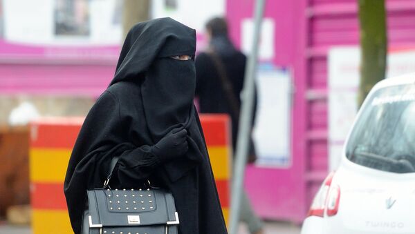 Woman wearing a niqab (file) - Sputnik International