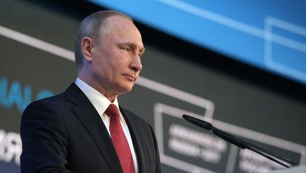 Russian President Vladimir Putin attends The Arctic: Territory of Dialogue forum - Sputnik International
