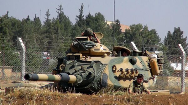 A Turkish army tank stationed near the Syrian border, in Suruc, Turkey, Saturday, Sept. 3, 2016.  - Sputnik International