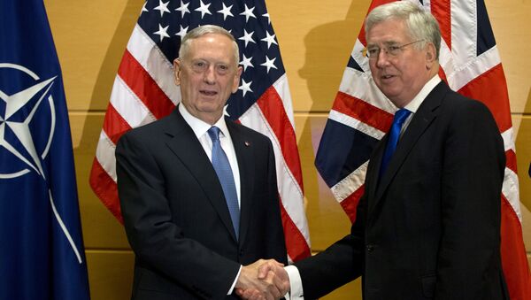 US Secretary of Defense Jim Mattis, left, shakes hands with British Secretary of State for Defense Michael Fallon - Sputnik International