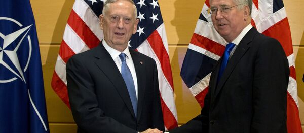 US Secretary of Defense Jim Mattis, left, shakes hands with British Secretary of State for Defense Michael Fallon - Sputnik International