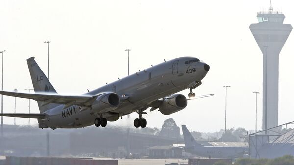 U.S. Navy P8 Poseidon takes off from Perth Airport - Sputnik International