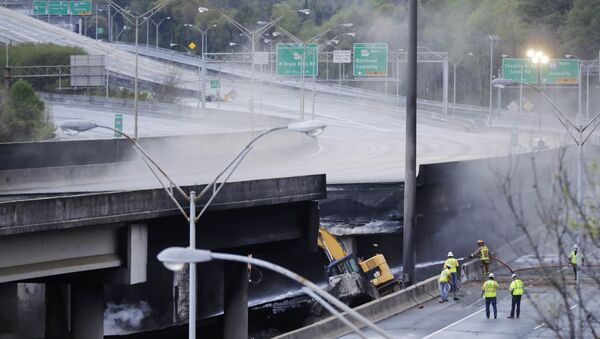 Crews work on a section of an overpass that collapsed from a large fire on Interstate 85 in Atlanta, Friday, March 31, 2017. Many commuters in some of Atlanta's densely populated northern suburbs will have to find alternate routes or ride public transit for the foreseeable future after a massive fire caused a bridge on Interstate 85 to collapse Thursday, completely shutting down the heavily traveled highway. - Sputnik International