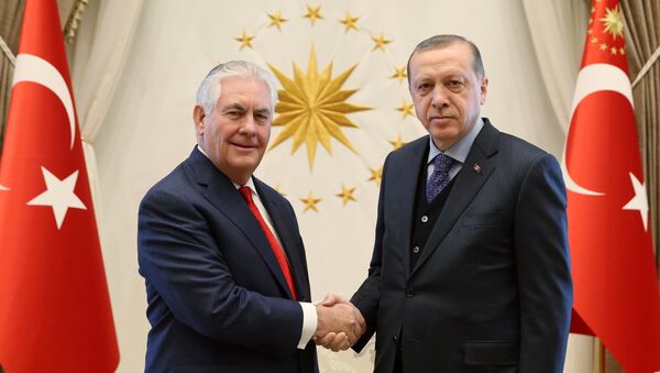 U.S. Secretary of State Rex Tillerson, left, poses with Turkey's President Recep Tayyip Erdogan prior to their meeting in Ankara, Turkey, Thursday, March 30, 2017 - Sputnik International