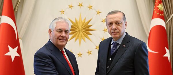 U.S. Secretary of State Rex Tillerson, left, poses with Turkey's President Recep Tayyip Erdogan prior to their meeting in Ankara, Turkey, Thursday, March 30, 2017 - Sputnik International