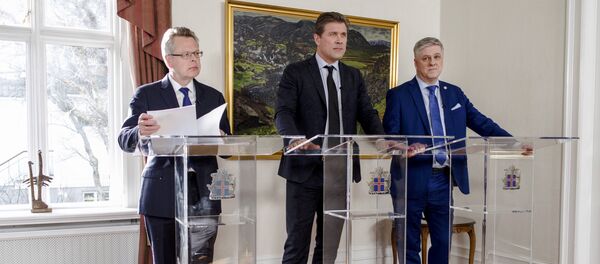 Iceland's Central Bank governor Mar Gudmundsson (L to R), Prime Minister Bjarni Benediktsson, Finance minister Benedikt Johannesson attend a news conference in Reykjavik, Iceland, March 12, 2017 Iceland's Central Bank governor Mar Gudmundsson (L to R), Prime Minister Bjarni Benediktsson, Finance minister Benedikt Johannesson attend a news conference in Reykjavik, Iceland, March 12, 2017 - Sputnik International