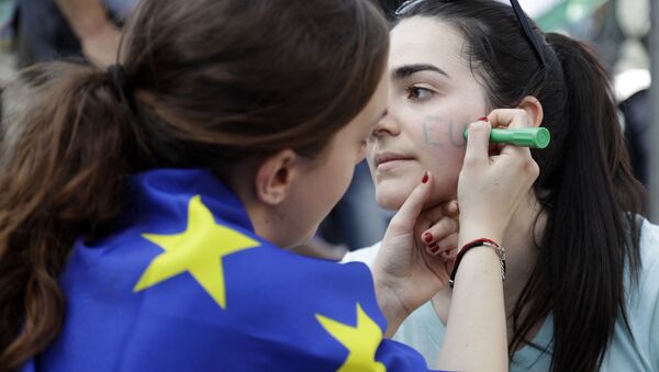 Demonstrators prepare to take part into a demonstration in support of the European Union in Rome, Saturday, March 25, 2017, the day leaders of the European Union gathered in Rome to mark the 60th anniversary of the bloc - Sputnik International