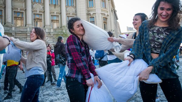 International Pillow Fight Day: Feathered Fun Around the World - Sputnik International