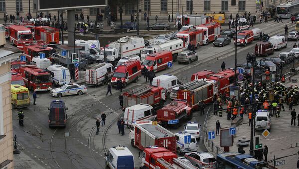 General view of emergency services attending the scene outside Sennaya Ploshchad metro station, following explosions in two train carriages in St. Petersburg, Russia April 3, 2017 - Sputnik International