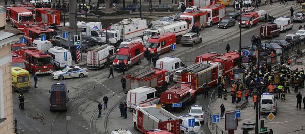 General view of emergency services attending the scene outside Sennaya Ploshchad metro station, following explosions in two train carriages in St. Petersburg, Russia April 3, 2017 General view of emergency services attending the scene outside Sennaya Ploshchad metro station, following explosions in two train carriages in St. Petersburg, Russia April 3, 2017 - Sputnik International