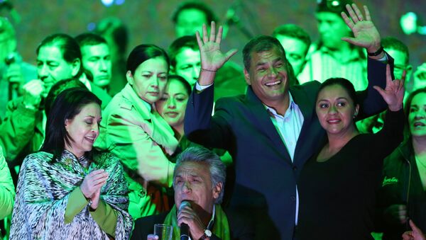 Ecuadorean presidential candidate Lenin Moreno (C) gives a speech alongside Ecuadorean President Rafael Correa (2nd R) and his wife Rocio Gonzalez (L) during a national election day in a hotel, in Quito, April 2, 2017 - Sputnik International
