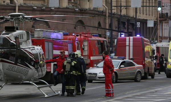 General view of emergency services attending the scene outside Sennaya Ploshchad metro station, following explosions in two train carriages in St. Petersburg, Russia, April 3, 2017 General view of emergency services attending the scene outside Sennaya Ploshchad metro station, following explosions in two train carriages in St. Petersburg, Russia, April 3, 2017 - Sputnik International