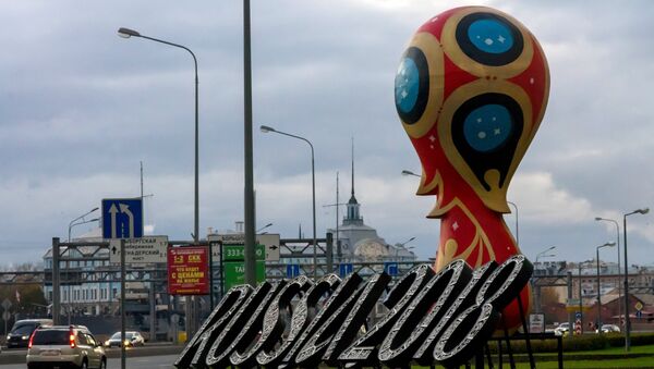 2018 FIFA World Cup emblem installed in St Petersburg - Sputnik International