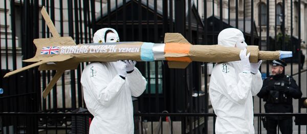 Campaigners from Amnesty International carry model missiles to Downing Street in central London on March 18, 2016 to highlight the export of UK-manufactered arms to Saudi Arabia Campaigners from Amnesty International carry model missiles to Downing Street in central London on March 18, 2016 to highlight the export of UK-manufactered arms to Saudi Arabia - Sputnik International