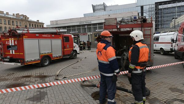 Fire-fighters from the fire-prevention service of the Russian Ministry for Civil Defense, Emergencies and Disaster Relief stand near Sennaya Ploshchad metro station that has been closed after an anonymous bomb scare - Sputnik International