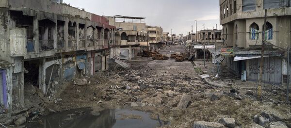 A neighborhood recently retaken by Iraqi security forces during fighting against Islamic State militants on the western side of Mosul, Iraq, Monday, April 3, 2017 - Sputnik International