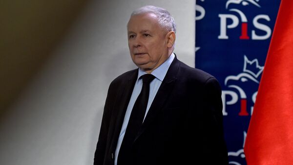 The leader of Poland's governing right-wing Law and Justice (PiS) party Jaroslaw Kaczynski arrives to give a press conference in Warsaw on March 13, 2017 - Sputnik International