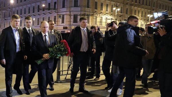 Russian President Vladimir Putin is seen here outside Tekhnologichesky Institute metro station in St. Petersburg where he laid flowers in memory of the victims of the metro train blast - Sputnik International