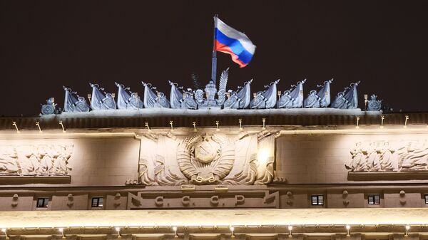 Flag on the Russian Defense Ministry building on Frunzenskaya embankment in Moscow - Sputnik International