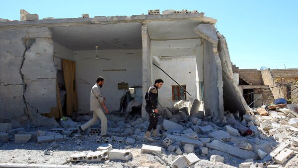Civil defense members inspect the damage at a site hit by airstrikes on Tuesday, in the town of Khan Sheikhoun in rebel-held Idlib, Syria April 5, 2017 - Sputnik International