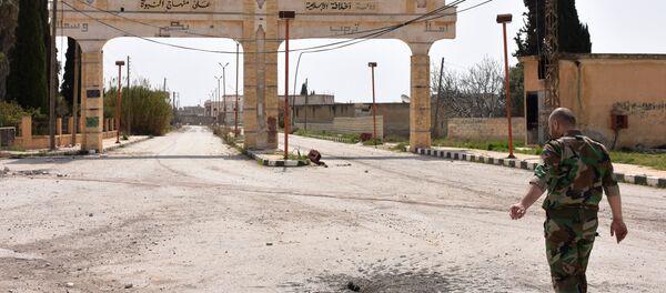 A member of the Syrian government forces walks in Deir Hafer on the eastern outskirts of Aleppo on March 30, 2017, after they took control of the town from Islamic State (IS) group fighters. A member of the Syrian government forces walks in Deir Hafer on the eastern outskirts of Aleppo on March 30, 2017, after they took control of the town from Islamic State (IS) group fighters. - Sputnik International