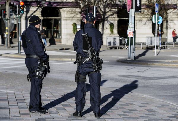 Stone-Throwing, No-Go Zones & Rape: Sweden Starts Looking at Migration Problem With New Eyes - Sputnik International