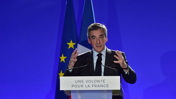 French presidential election candidate for the right-wing Les Republicains (LR) party Francois Fillon presents his project for Europe at his campaign headquarters in Paris - Sputnik International