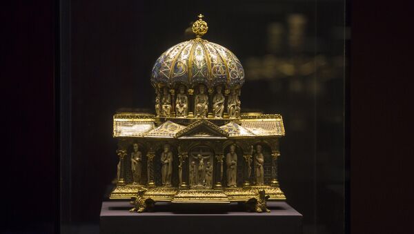 The medieval Dome Reliquary (13th century) of the Guelph Treasure is displayed at the Bode Museum in Berlin. The heirs of Nazi-era Jewish art dealers said they have filed a lawsuit in the U.S. suing Germany and a German museum for the return of a medieval treasure trove worth an estimated US$ 226 million. - Sputnik International