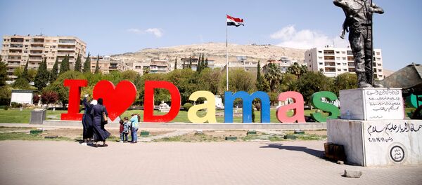 People stand at Umayyad Square in Damascus, Syria April 7, 2017. People stand at Umayyad Square in Damascus, Syria April 7, 2017. - Sputnik International